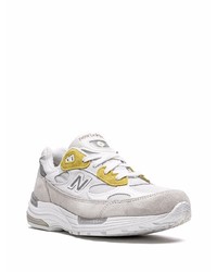 graue Sportschuhe von New Balance