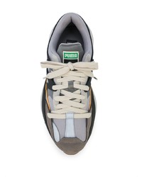 graue Sportschuhe von Puma