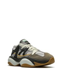 graue Sportschuhe von Puma