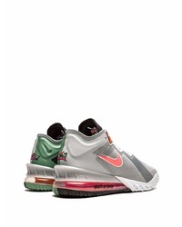 graue Sportschuhe von Nike