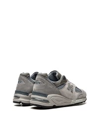 graue Sportschuhe von New Balance