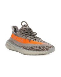 graue Sportschuhe von adidas YEEZY