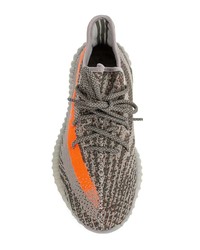 graue Sportschuhe von adidas YEEZY