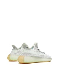 graue Sportschuhe von adidas YEEZY