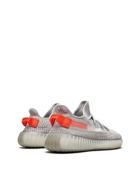 graue Sportschuhe von adidas YEEZY