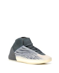 graue Sportschuhe von adidas YEEZY