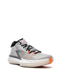 graue Sportschuhe von Jordan