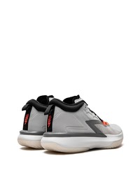 graue Sportschuhe von Jordan