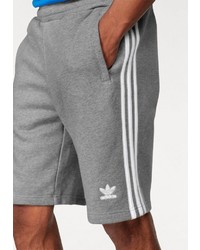 graue Sportshorts von adidas Originals