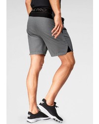 graue Sportshorts von Nike