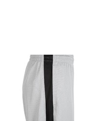 graue Sportshorts von Nike