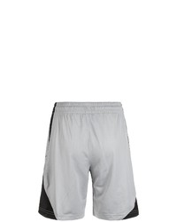 graue Sportshorts von Nike