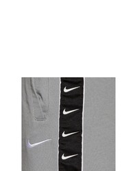 graue Sportshorts von Nike Sportswear