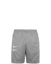graue Sportshorts von Nike Sportswear