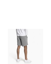 graue Sportshorts von Puma