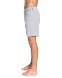 graue Sportshorts von Quiksilver