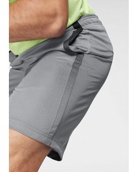 graue Sportshorts von Under Armour