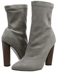 graue Stiefel von Boohoo