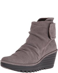 graue Stiefel von Fly London