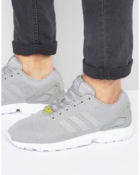 graue Turnschuhe von adidas