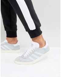 graue Turnschuhe von adidas