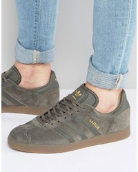 graue Turnschuhe von adidas