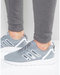 graue Turnschuhe von adidas