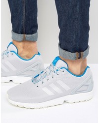 graue Turnschuhe von adidas