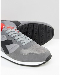 graue Turnschuhe von Diadora