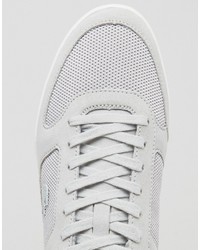 graue Turnschuhe von Lacoste