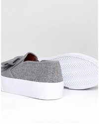 graue Turnschuhe von Asos