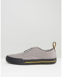 graue Turnschuhe von Dr. Martens