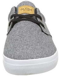 graue Turnschuhe von Globe