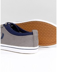 graue Turnschuhe von Fred Perry