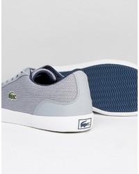 graue Turnschuhe von Lacoste