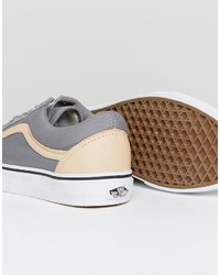 graue Turnschuhe von Vans