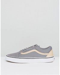 graue Turnschuhe von Vans