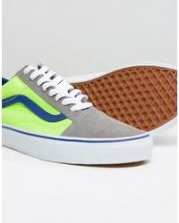 graue Turnschuhe von Vans