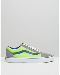 graue Turnschuhe von Vans