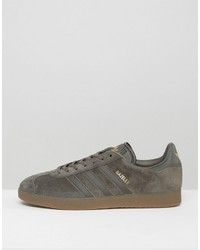 graue Turnschuhe von adidas