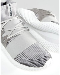 graue Turnschuhe von adidas