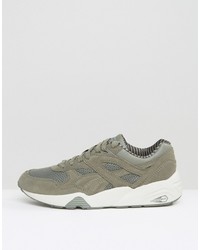 graue Turnschuhe von Puma