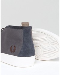 graue Turnschuhe von Fred Perry