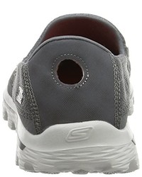 graue Turnschuhe von Skechers