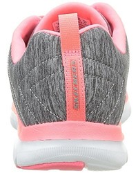 graue Turnschuhe von Skechers