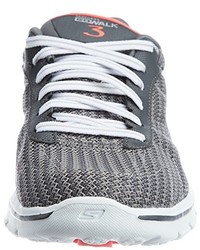 graue Turnschuhe von Skechers