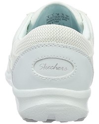 graue Turnschuhe von Skechers