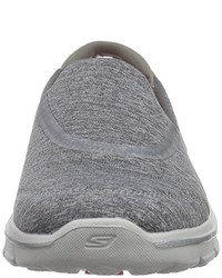 graue Turnschuhe von Skechers