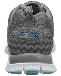 graue Turnschuhe von Skechers