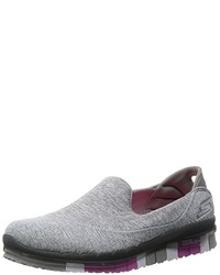 graue Turnschuhe von Skechers